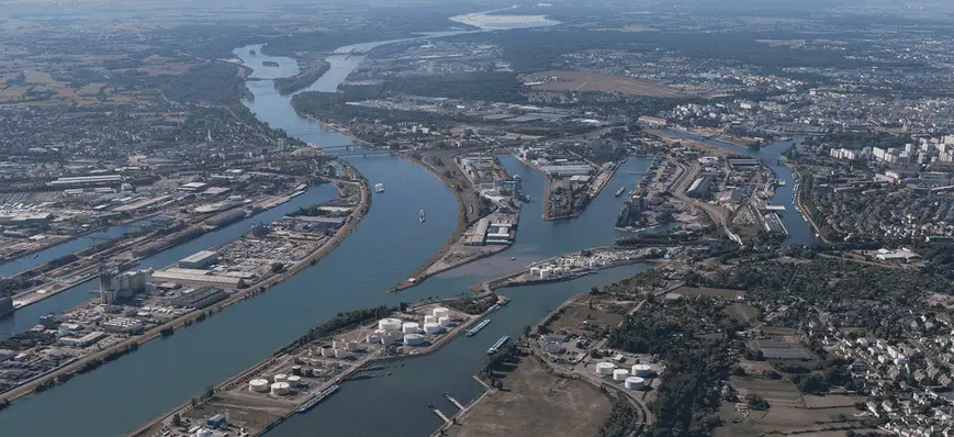« De la ville-port à la métropole fluviale, un por